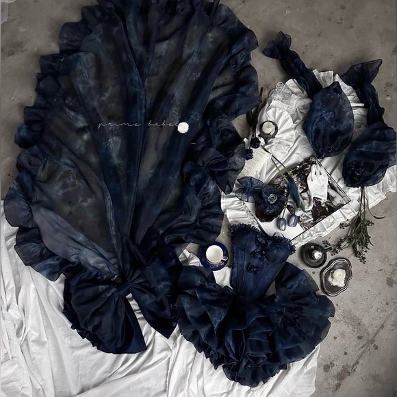 Designer Handmade Midnight Gothic Corset Gown - Picture 5 of 16